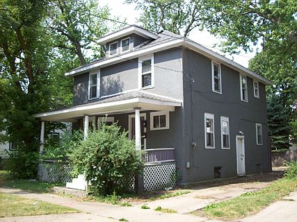 2nd image of 1021 N Park St
