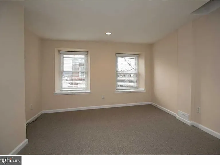 4431 Silverwood St — Photo 11