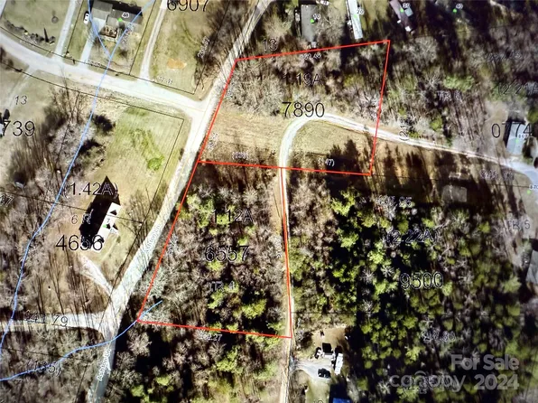 Ashton Ln, Hendersonville, NC 28792