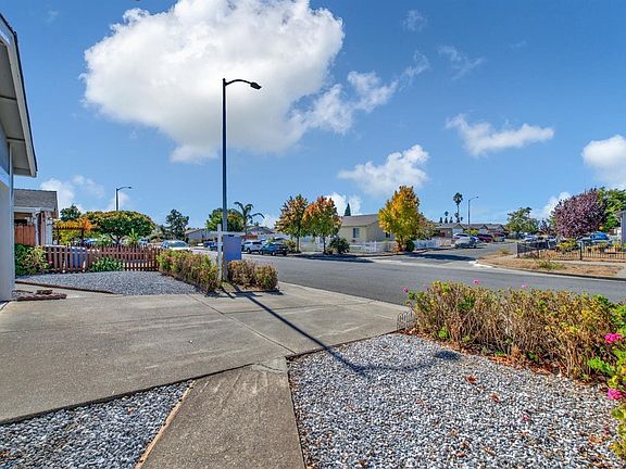 4th image of 400 Echo Summit