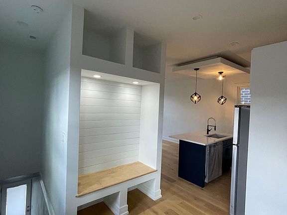 5th image of 1513 W Erie St #3