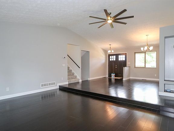 5th image of 7592 Pelbrook Farm Dr