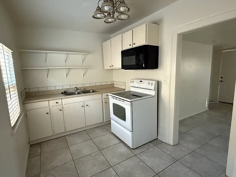 624 W Pinkley Ave #C — Photo 6