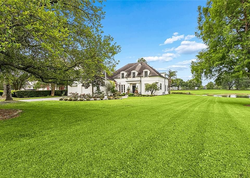 1st image of 15 Muirfield Pl
