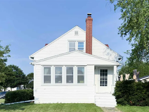 402 State St, Dysart, IA 52224