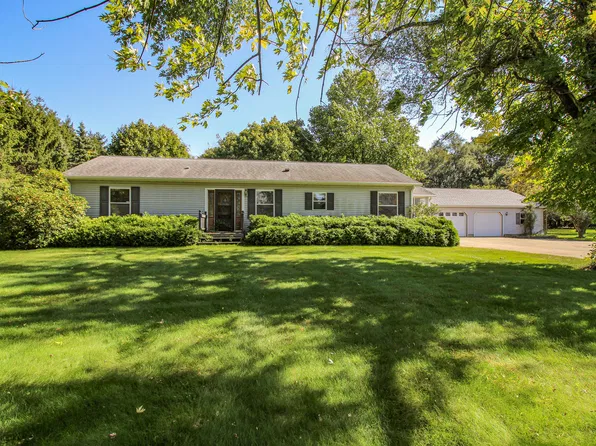 1115 Elm St, Three Rivers, MI 49093