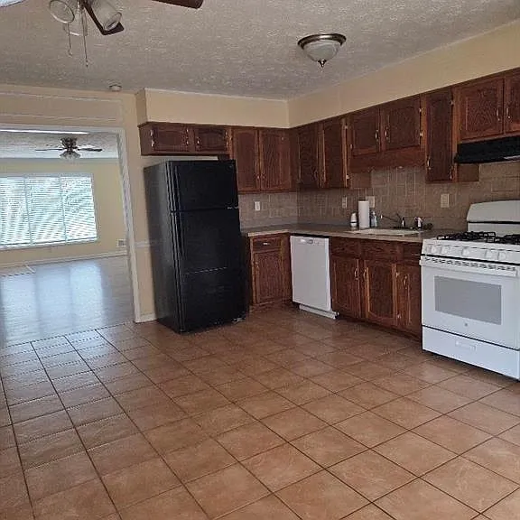 2120 Fieldstone View Ct SE — Photo 3