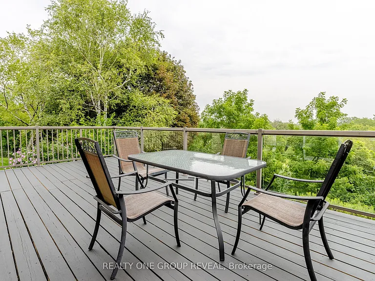 326 Prince Of Wales Dr — Photo 33