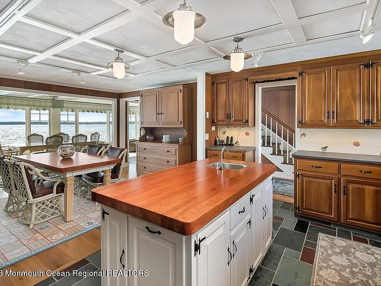 127 Curtis Point Dr — Photo 6