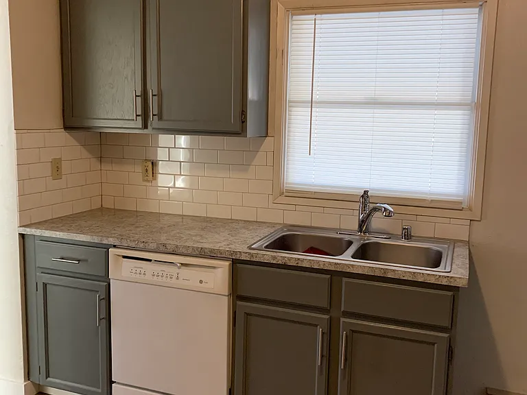 1406 Williams Blvd — Photo 3