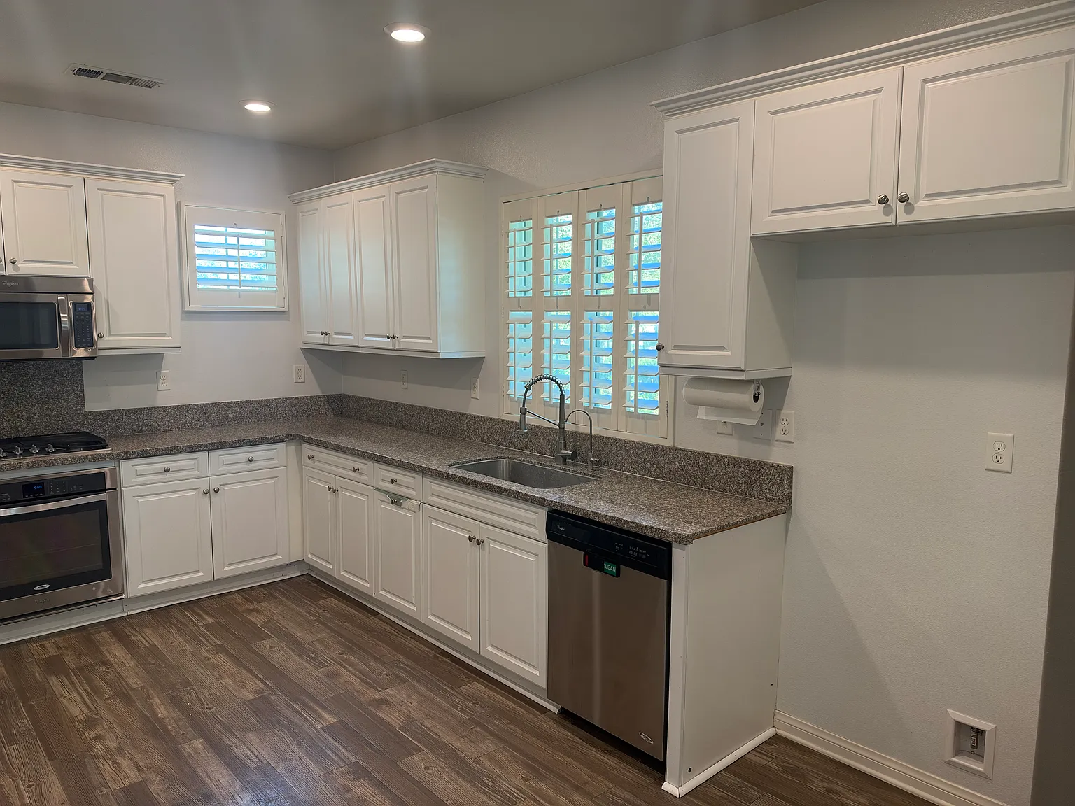 3 bed, 2.5 bath, 1895 sqft, $4,000 — Photo 4