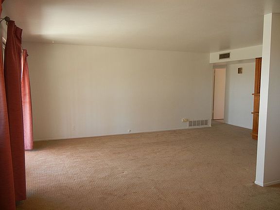 4th image of 3310 Emerald Dr