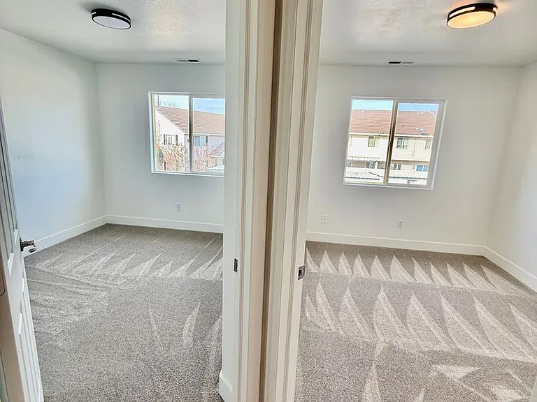 1735 W 540 N #1001 — Photo 21