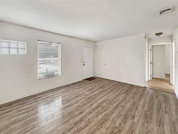 4th image of 889 W Village Dr