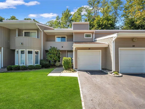 27 Kristin Lane #27, Hauppauge, NY 11788
