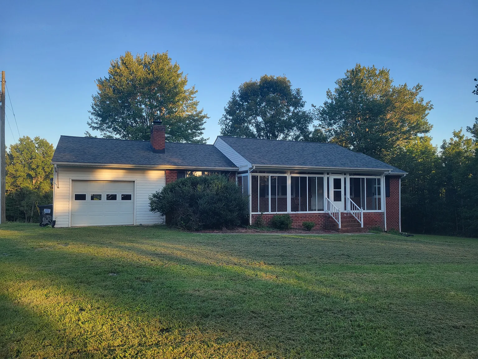 3 bed, 1200 sqft, $2,200 — Photo 2