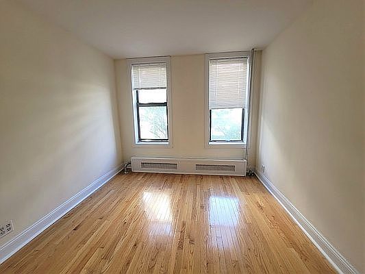 3rd image of 22 E 105th St APT 3B