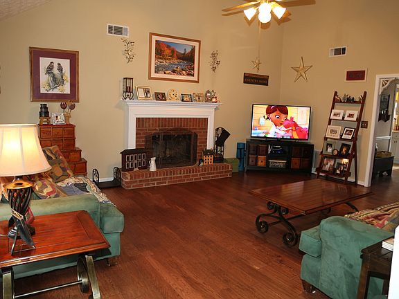 Cozy Family Room*Fireplace
