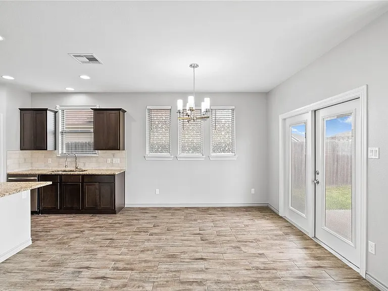 3406 Angelina St — Photo 5