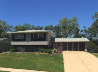 747 W Sunset Dr, Glenwood, IL 60425