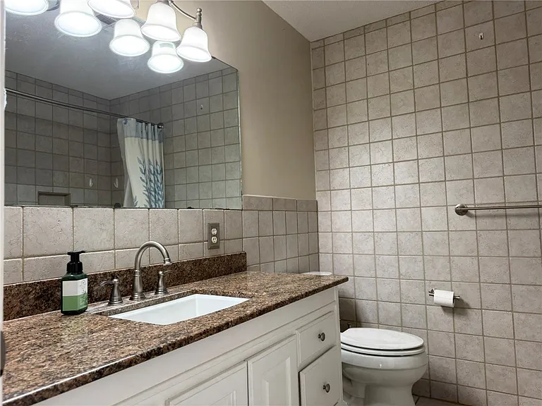 408 Brookside Dr W — Photo 18