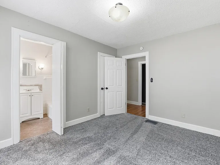 211 N Saint Marks Ave — Photo 12