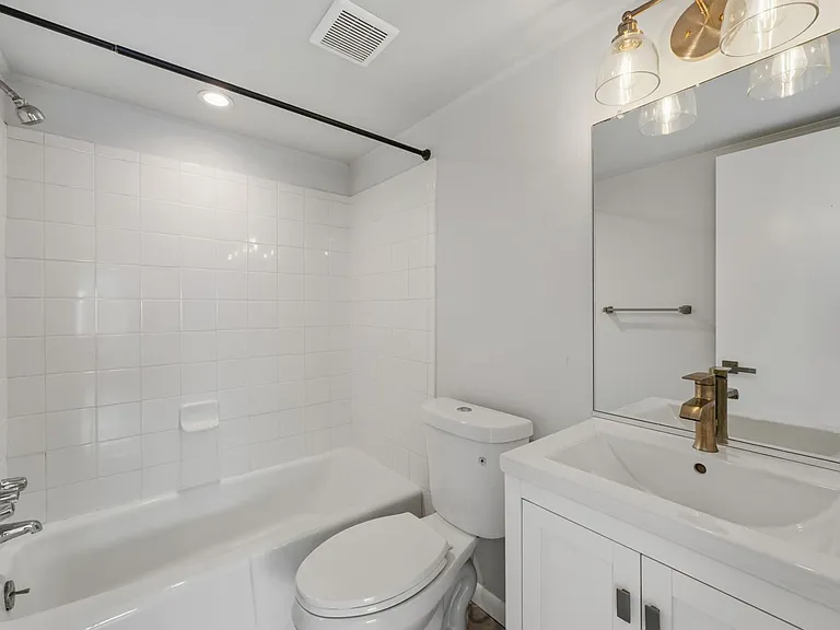 208 Victor Pkwy #A — Photo 18