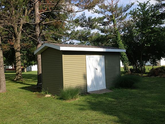 Out building- fits rider