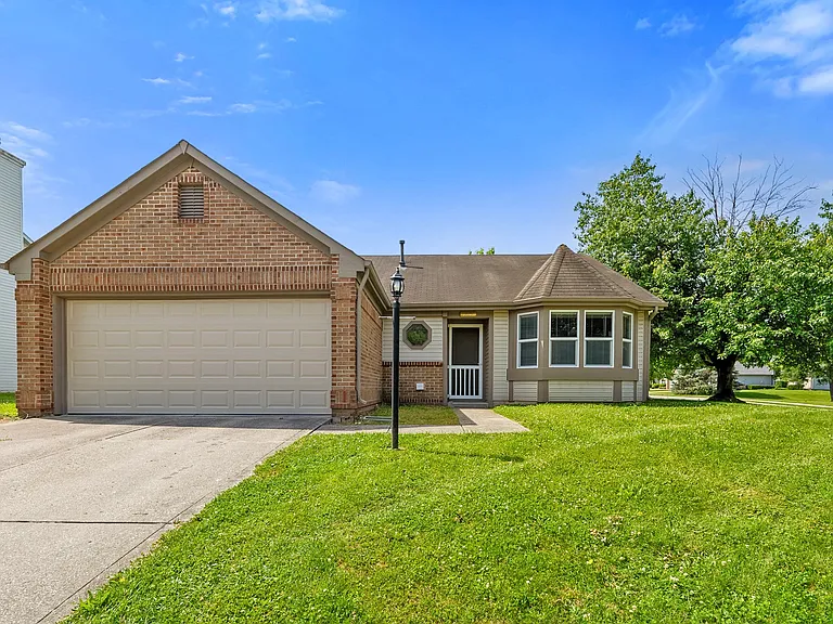 1015 Crimson King Pkwy — Photo 3