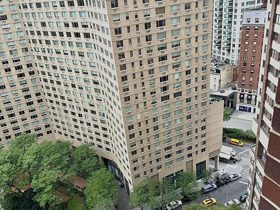 4th image of 20 W 64th St APT 20S