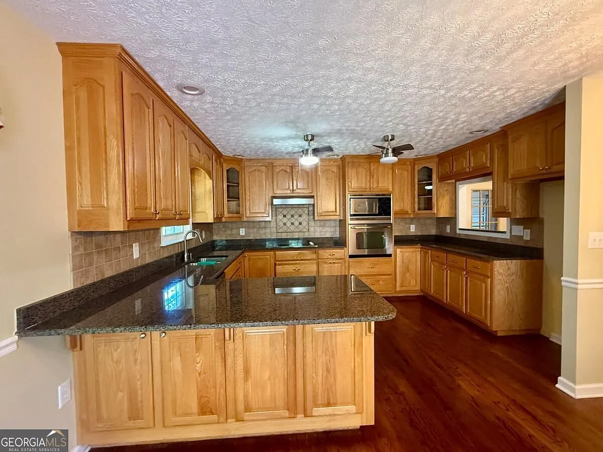 5 bed, 3.0 bath, 2180 sqft, $2,500 — Photo 4