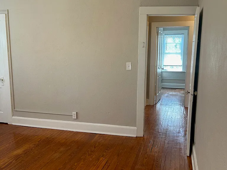 240 E New Hampshire Ave — Photo 26