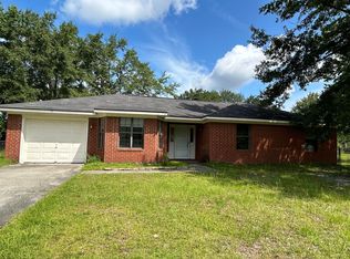 39 Henry Ln, Hinesville, GA 31313