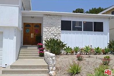 3rd image of 3613 Shoreheights Dr