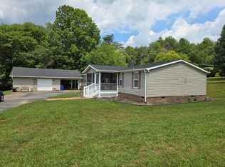 111 Bobcat Ln, Warne, NC 28909