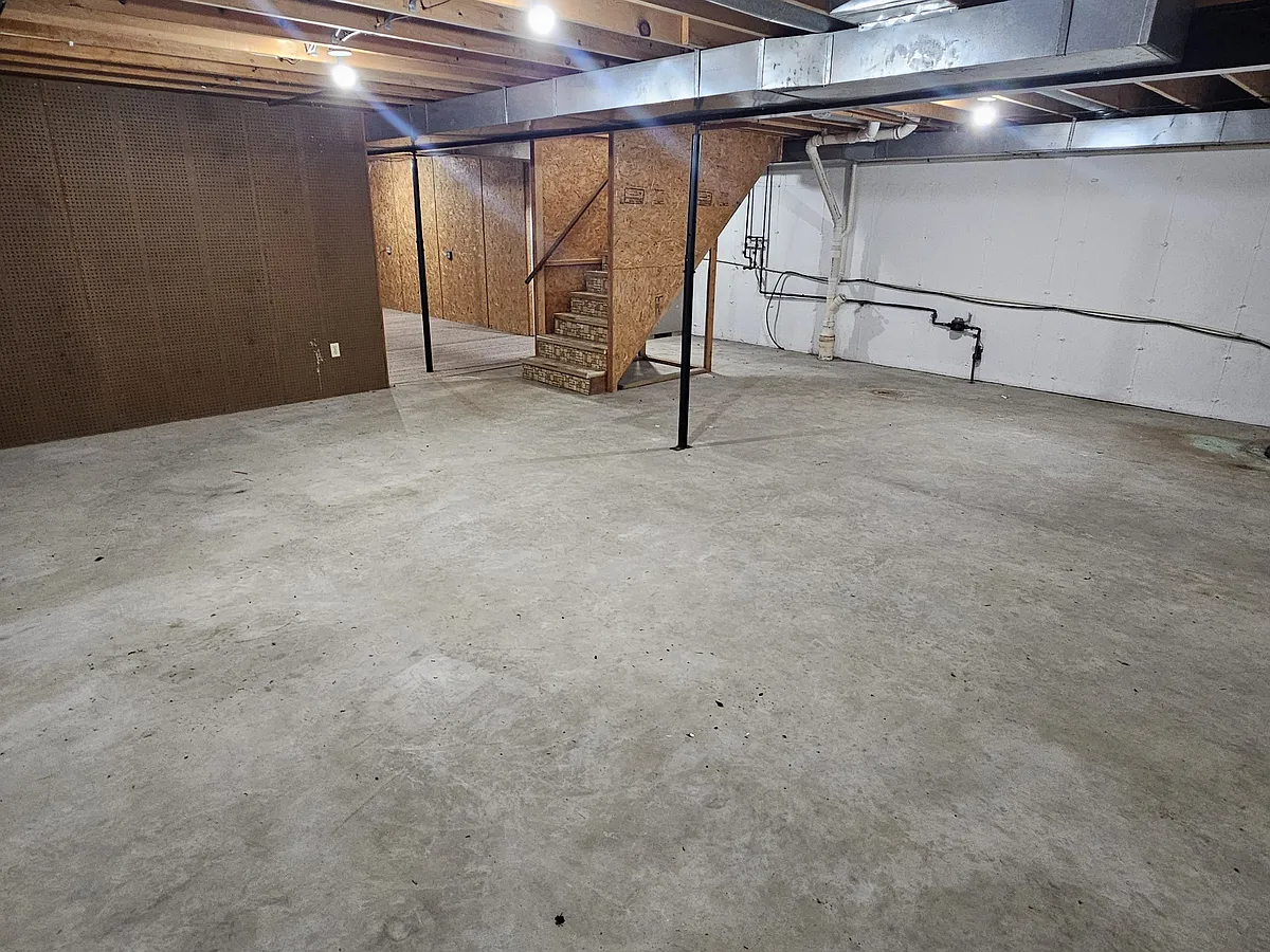 Photo 2 of 12 - 103 Twilight Dr - Morris, IL Building Photo - 103 Twilight Dr