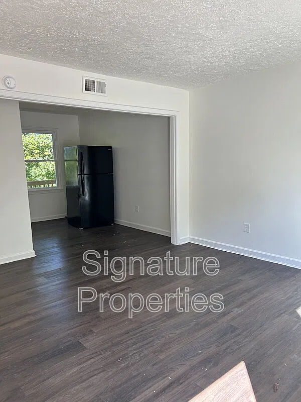 1055 Rives Rd — Photo 4
