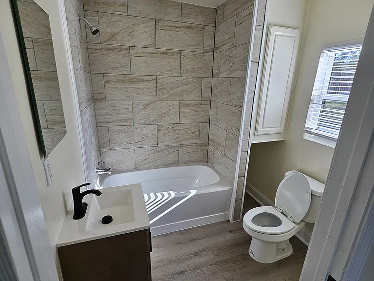 1025 Avenue E — Photo 27