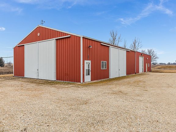 100x50 metal outbuilding with concrete floors, partially heated.