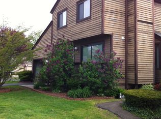 701 Robert Frost Dr, Branford, CT 06405