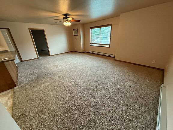5th image of 1425 1st Ave NE #202