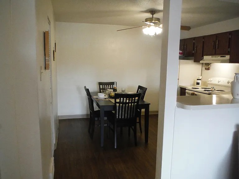 Evergreen Manor Apartments — Photo 2