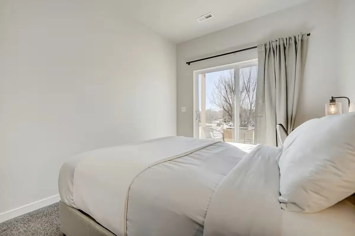 2220 E La Salle Street 101 — Photo 2