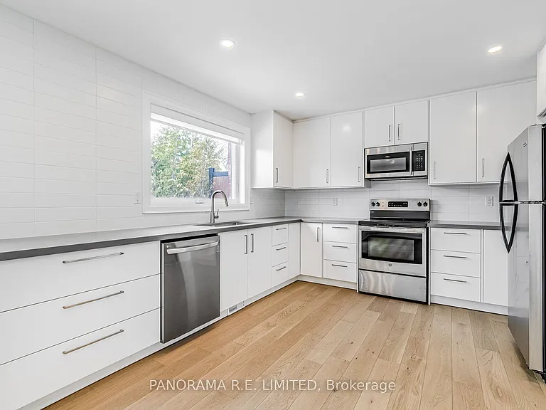 674 Netherton Cres #LOWER — Photo 2