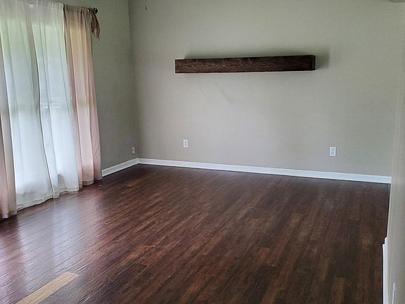 2nd image of 715 Holiday Dr