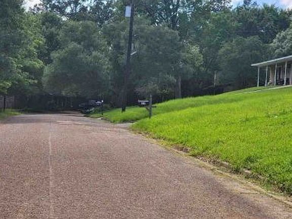 Exterior Neighborhood (street photo)