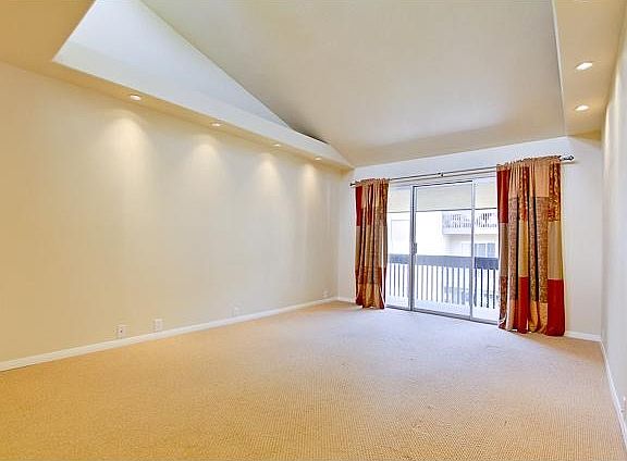 4th image of 4600 Lamont St #327