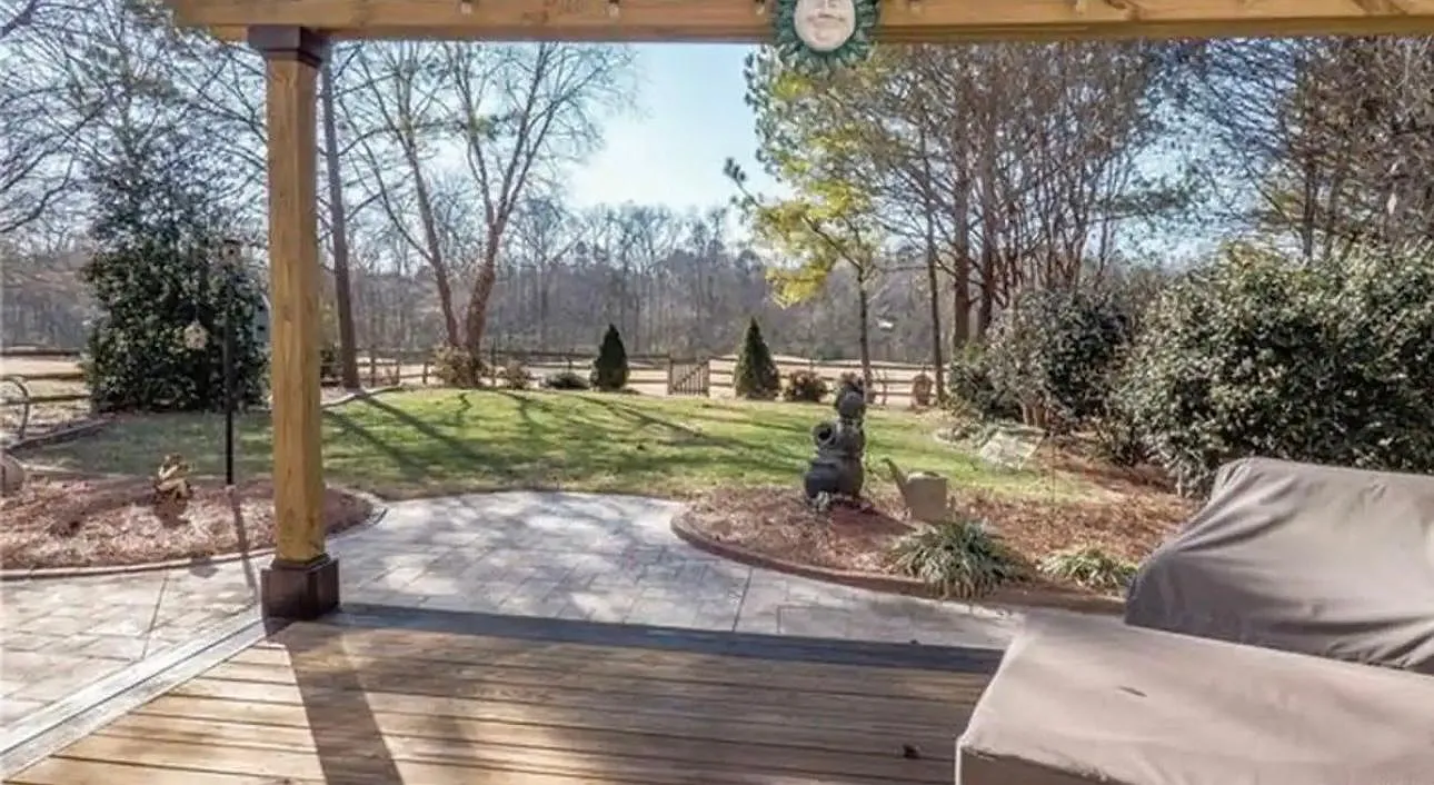 4 bed, 2434 sqft, $3,800 — Photo 4