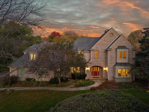 10522 N Manor CIRCLE, Mequon, WI 53092