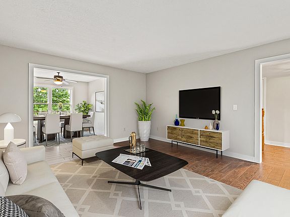 3rd image of 130 Primrose Cir